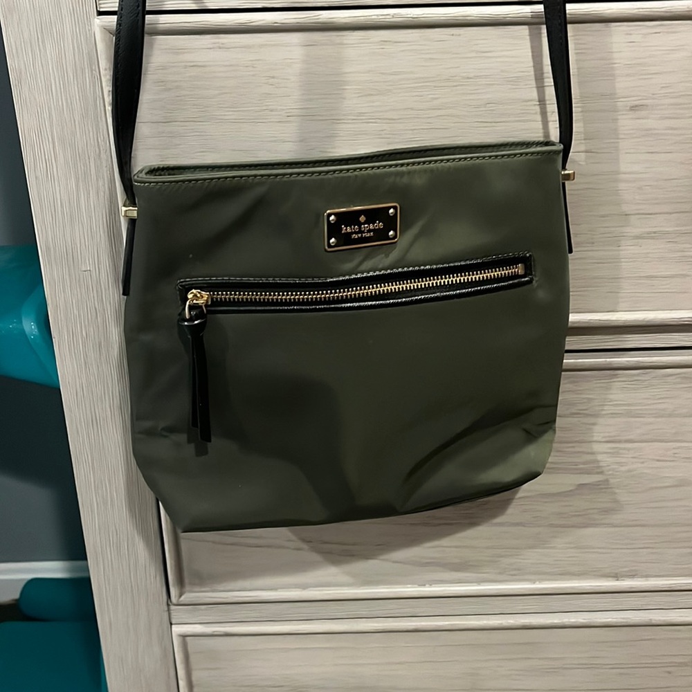 Dark green Kate Spade crossbody bag! LIKE NEW!